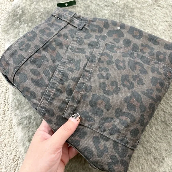 NWT Wild Fable Mid-Rise Leopard Shorts 0 - Picture 8 of 12